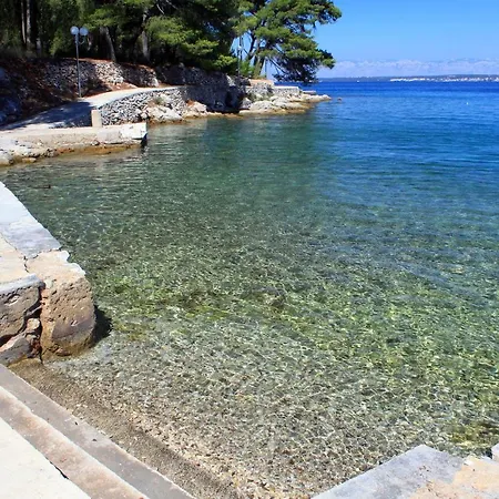 Apartments By The Sea Lukoran *