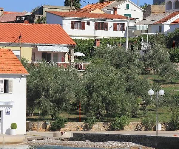 Apartments By The Sea Lukoran